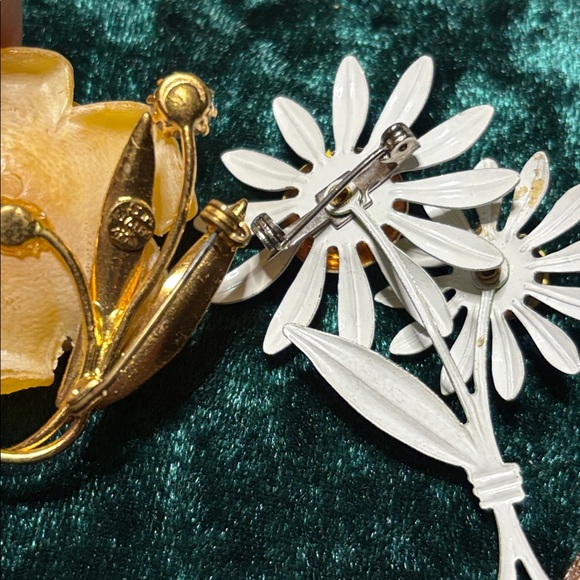 Bundle of 11 vintage flower brooches & earrings - Picture 6 of 14